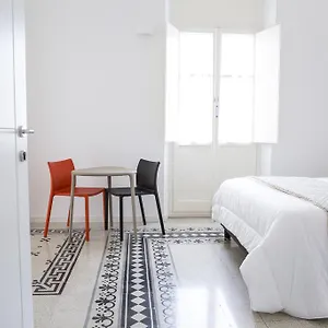 Angioy 18 Bed & Breakfast